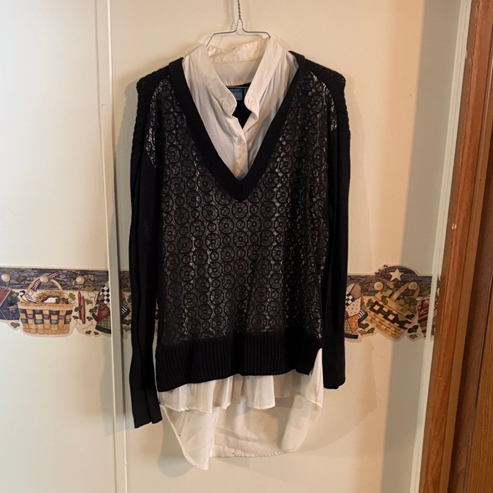 Vera Wang Black Lace V-Neck Sweater with Cream Layer